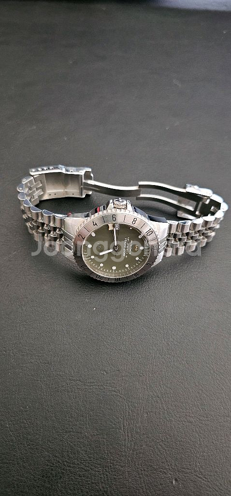 AV86 Watch--7