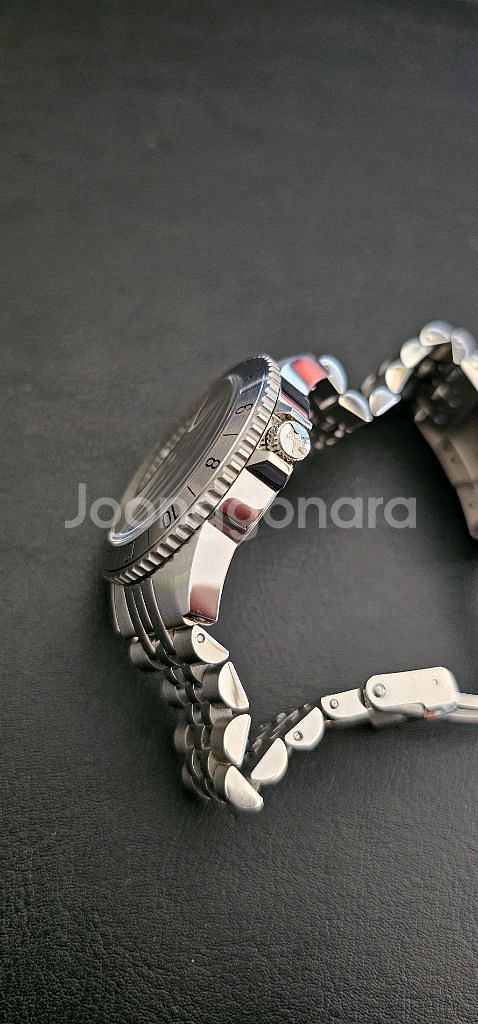AV86 Watch--5