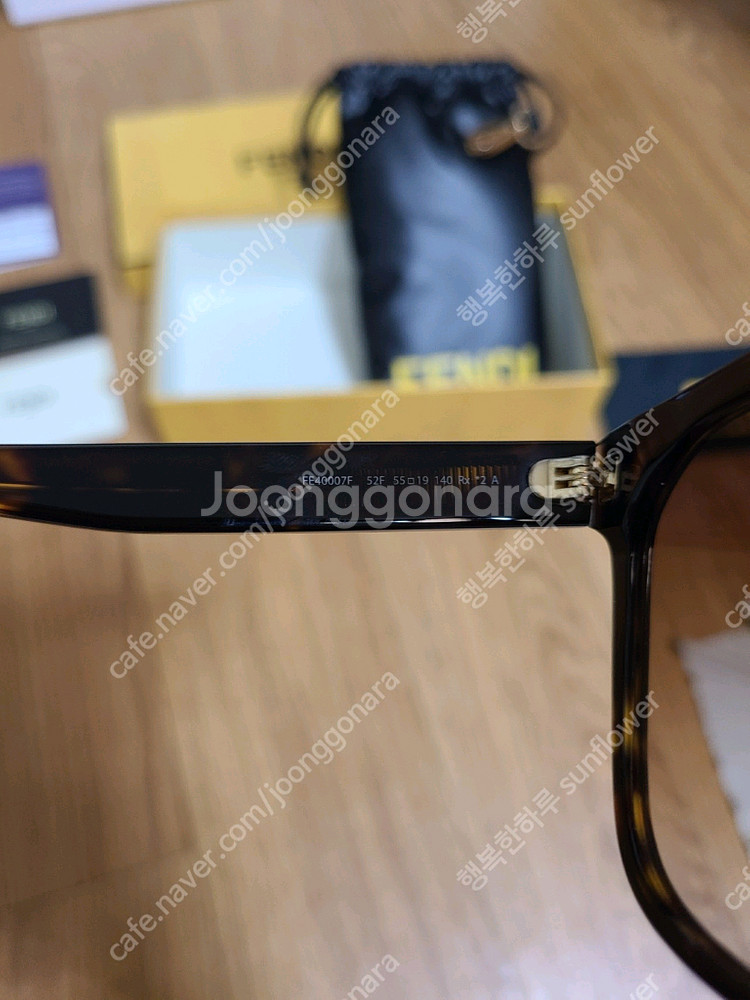 펜디 선글라스 FE4007F--3