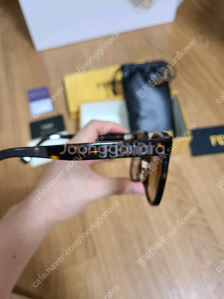 펜디 선글라스 FE4007F--1