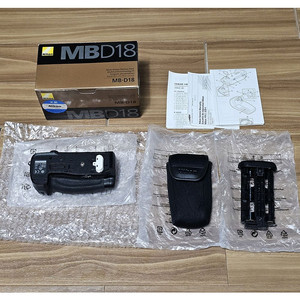 니콘 세로그립 MB-D18 박스풀셋 팝니다.