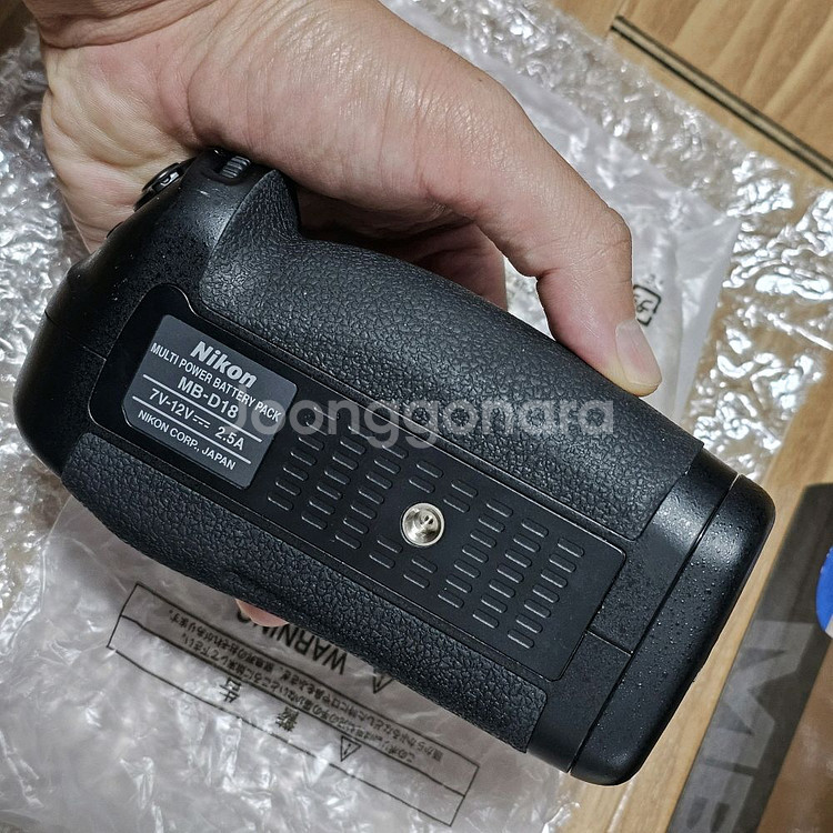 니콘 세로그립 MB-D18 박스풀셋 팝니다.--4