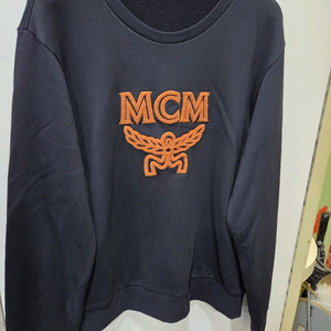 mcm 블랙 맨투맨 거의 새 제품