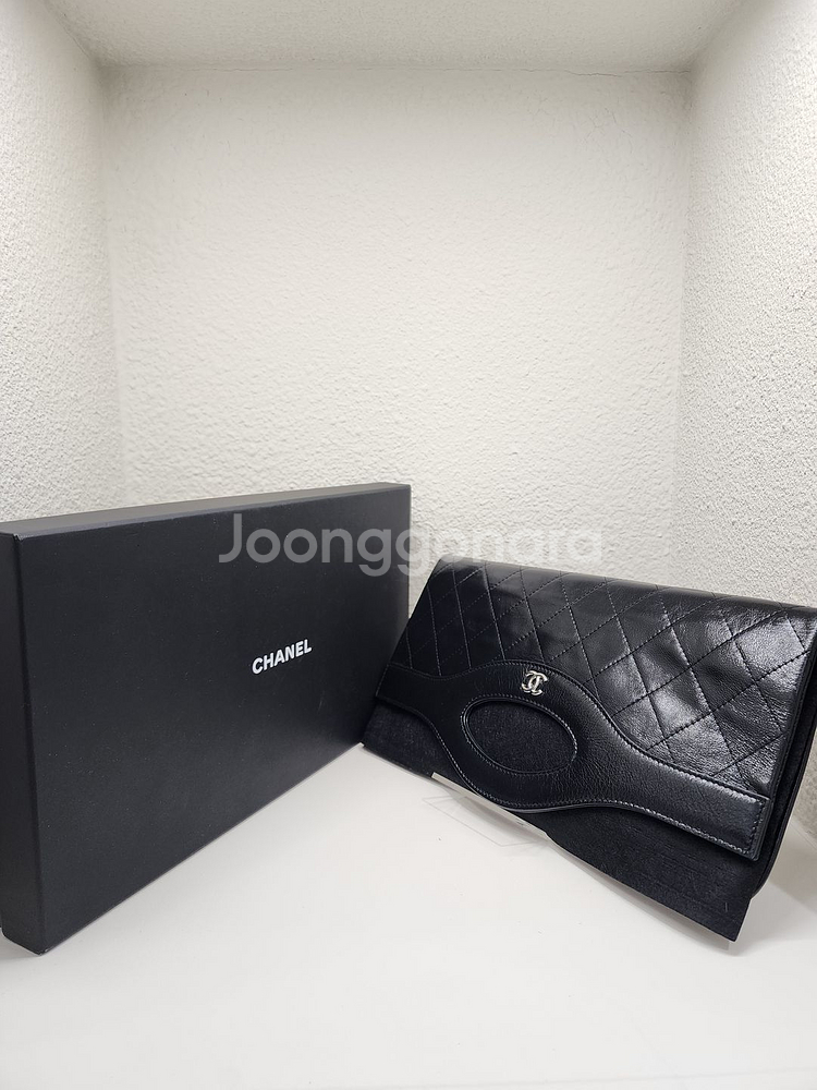 샤넬 A70521 플랩 31 클러치백 #28 블랙--0