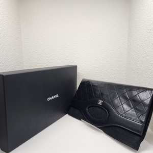 샤넬 A70521 플랩 31 클러치백 #28 블랙