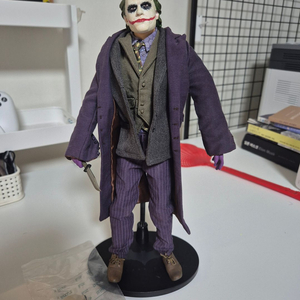 히스 레저 조커 35cm 피규어 판매합니다.