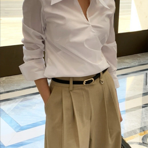 칙스라벨 화이트 랩 셔츠