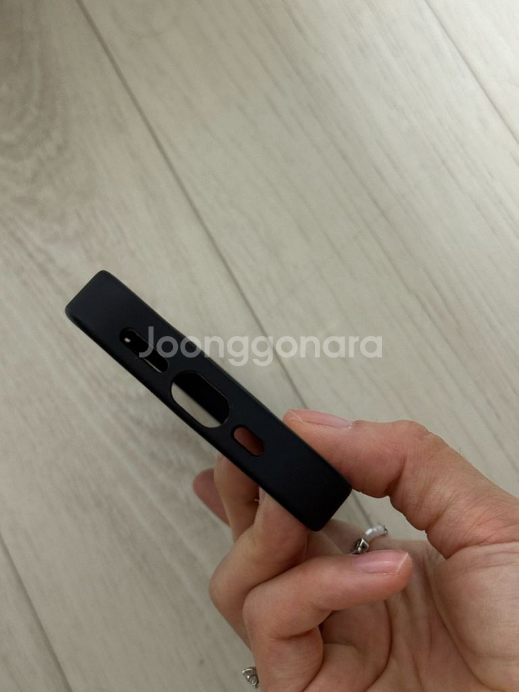 케이스티파이 키티 아이폰15프로 판매합니다.--2