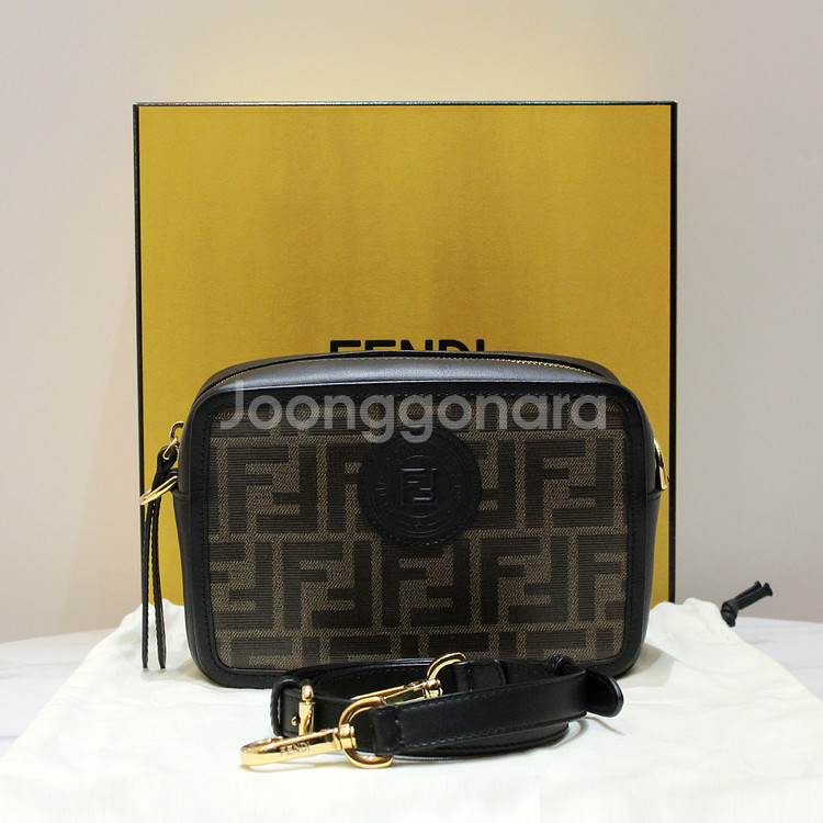 [명품다올동래] 펜디 미니 카메라백 8BS019--0