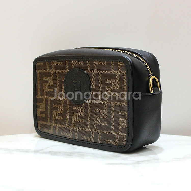 [명품다올동래] 펜디 미니 카메라백 8BS019--1