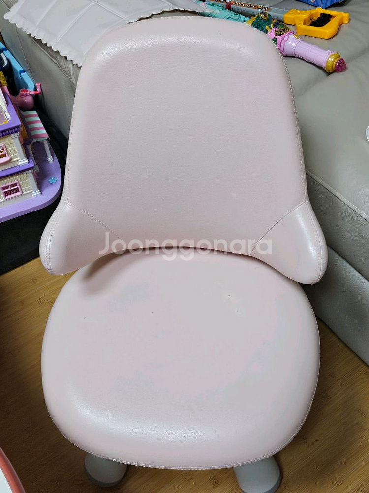 일룸 피넛테이블 및 윙키즈의자 팝니다--2