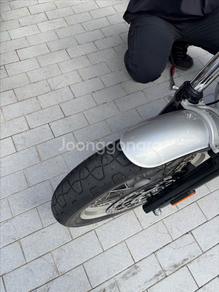 로얄엔필드 인터셉터650 크롬모델 낮은키로수 급매--4