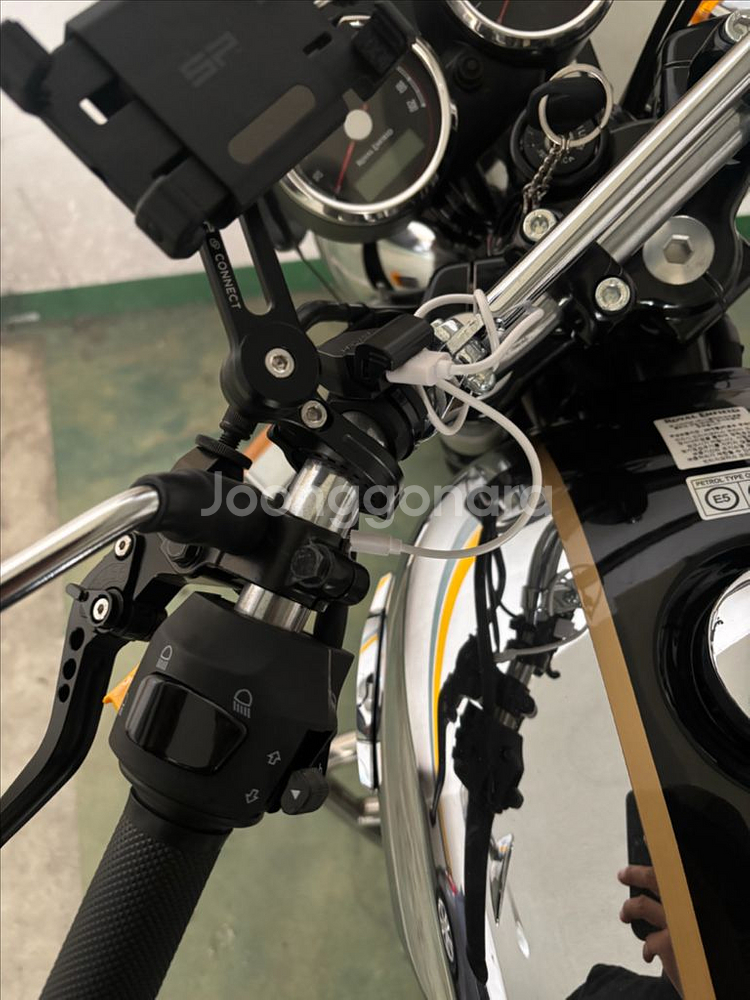 로얄엔필드 인터셉터650 크롬모델 낮은키로수 급매--8