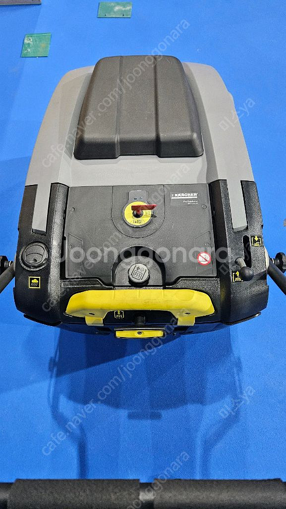 카처 보행식 건식청소기(KM75/40W)팝니다--3