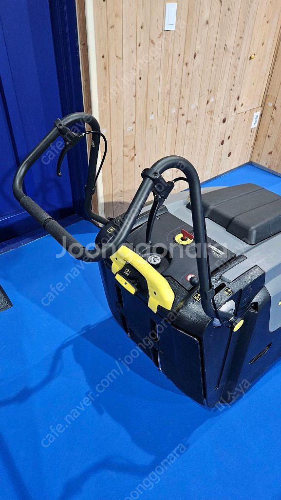 카처 보행식 건식청소기(KM75/40W)팝니다--4