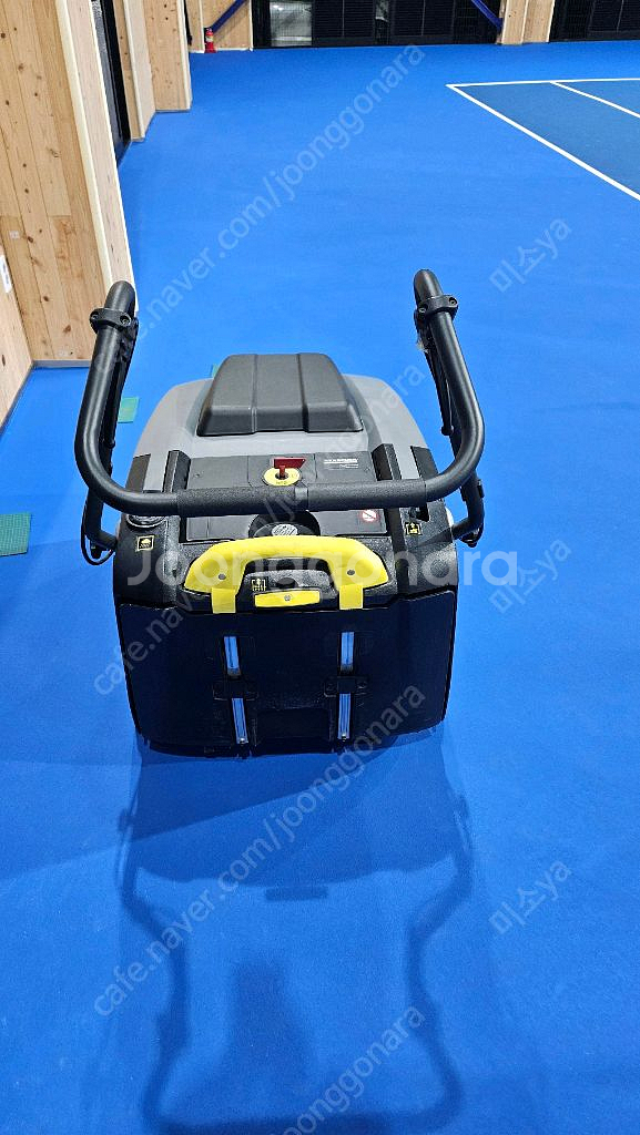 카처 보행식 건식청소기(KM75/40W)팝니다--2