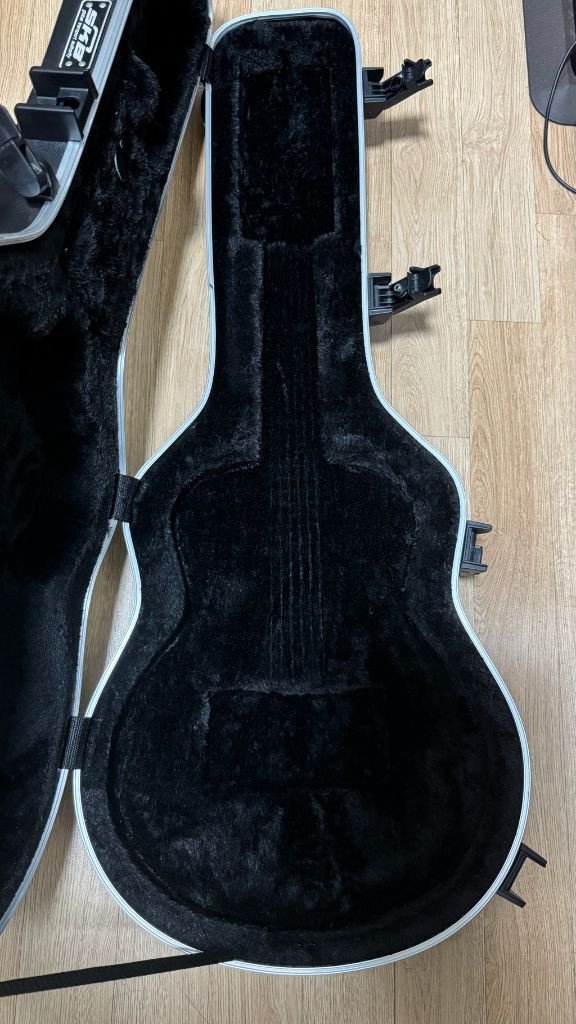 정품 SKB기타 하드 케이스 팝니다. 이미지