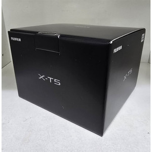 후지필름 X-T5 실버 미개봉 팝니다.