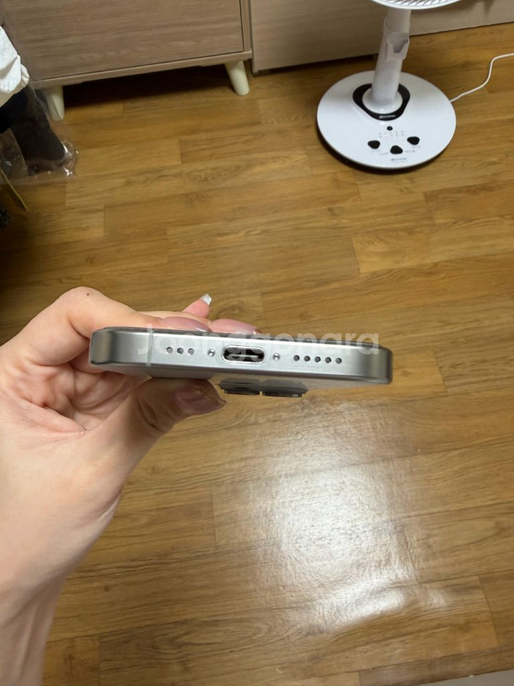 아이폰 15프로 256GB 내추럴 티타늄--3