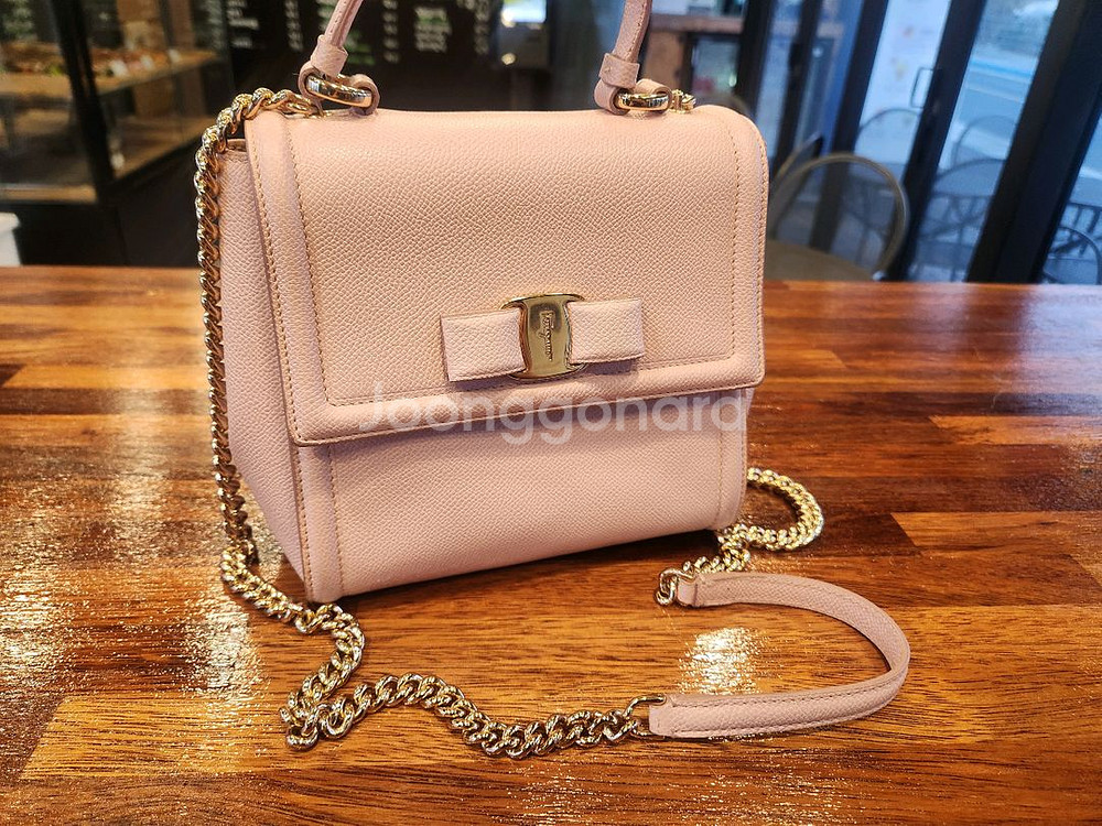 페라가모 21 G646 바라 장식 탑핸들 스몰 캐리백--0