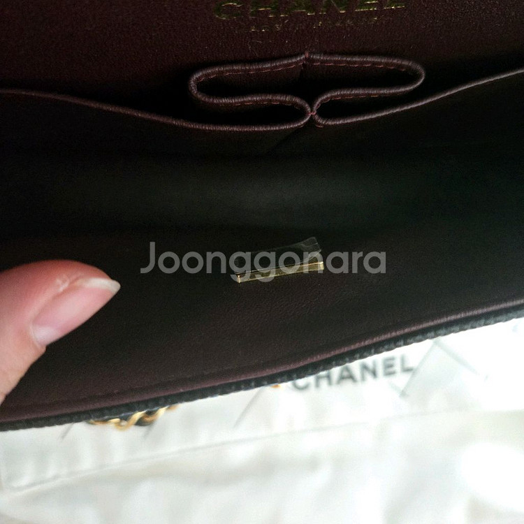 샤넬 클래식 캐비어 내장칩 23년구매 1회 시착--2