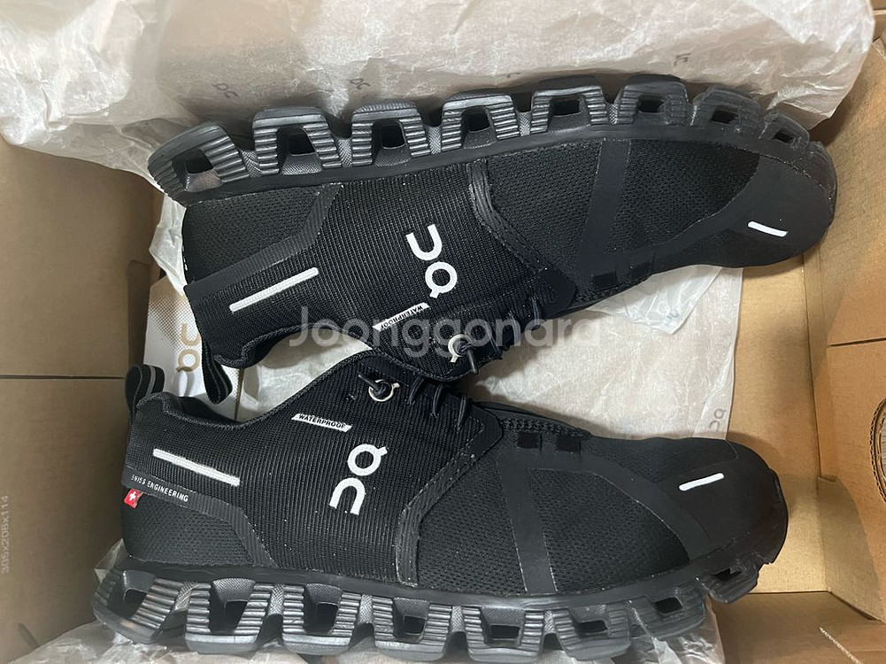 (W)온 러닝 클라우드5 워터프루프 올블랙 235--0