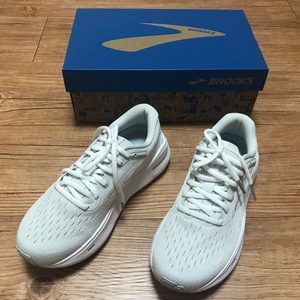 BROOKS 우먼 운동화