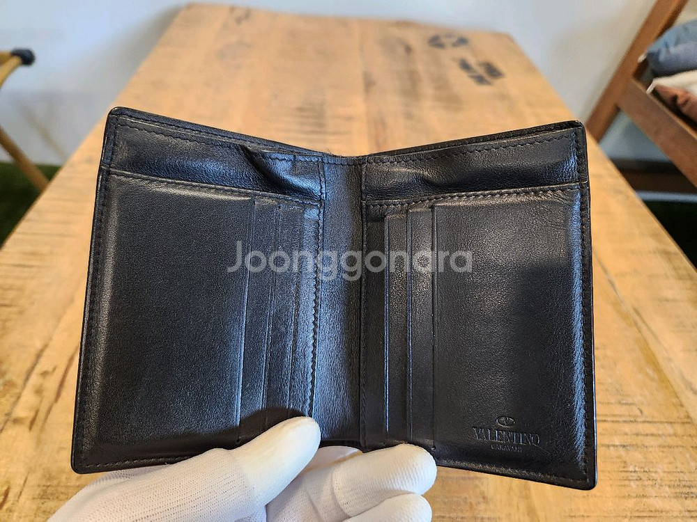 발렌티노 블랙 반지갑 판매합니다.--3