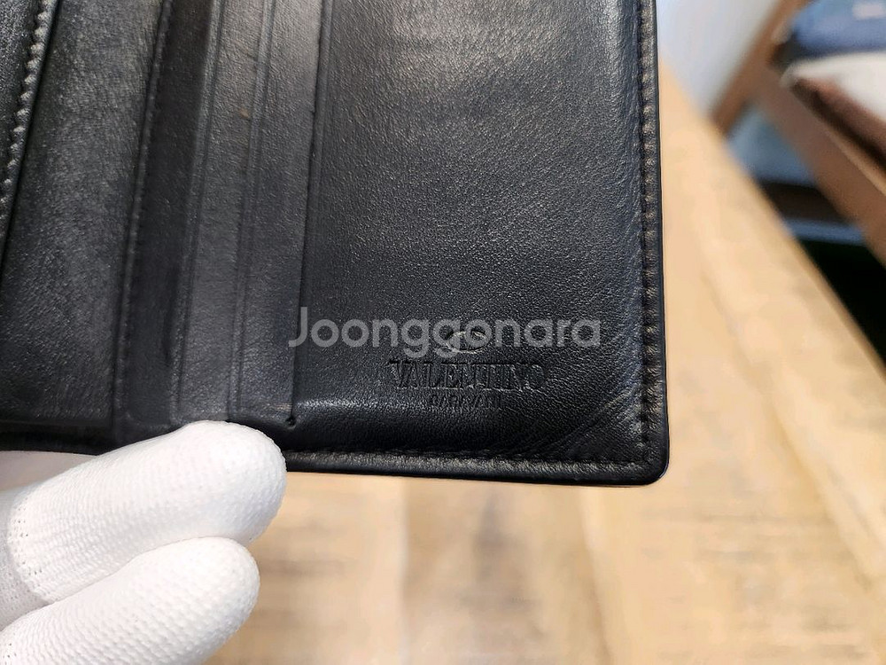 발렌티노 블랙 반지갑 판매합니다.--4