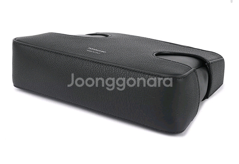 페라가모 컷아웃 크로스백/페레가모 가방/크로스백--1