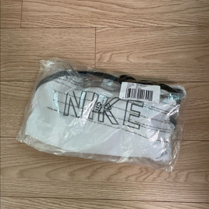 나이키 로고컷아웃 화이트 26