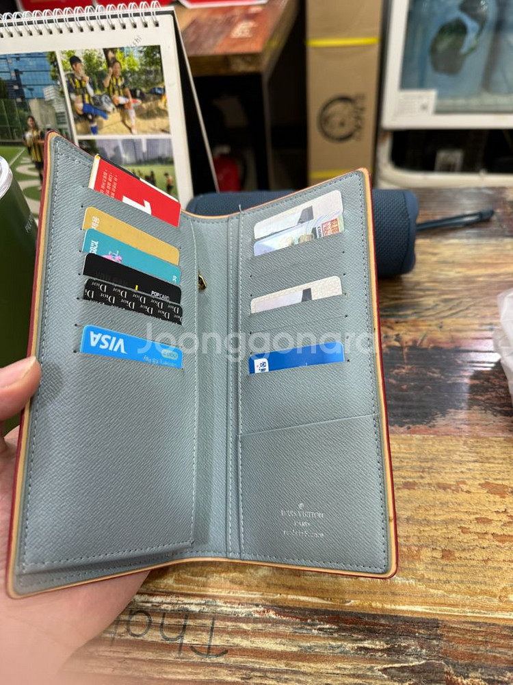 루이비통 킴존스 장지갑--1