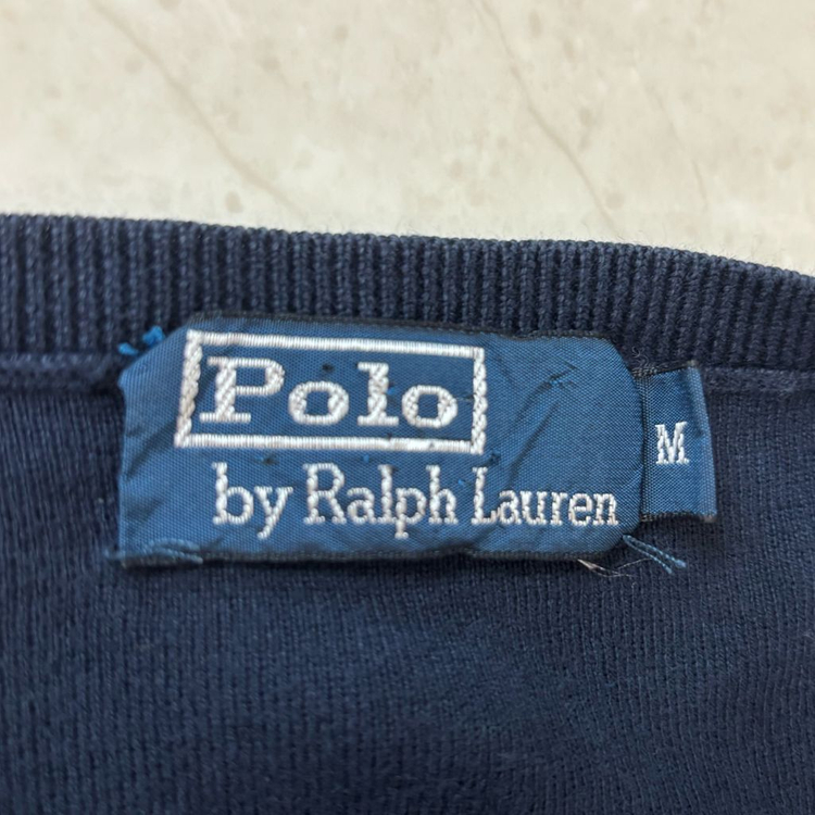 폴로 브이넥니트 이미지