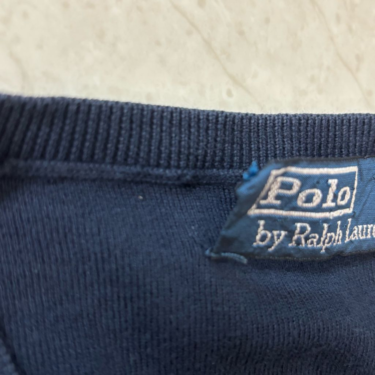 폴로 브이넥니트 이미지