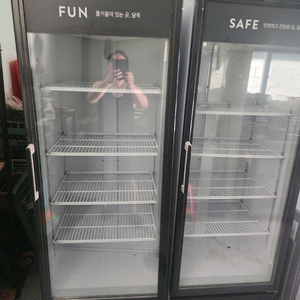 불랙 음료 쇼케이스 냉동고 간냉식 판매 합니다
