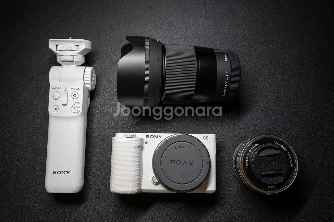 소니 ZV-E10 번들셋 + 슈팅그립 + 시그마23mm--0