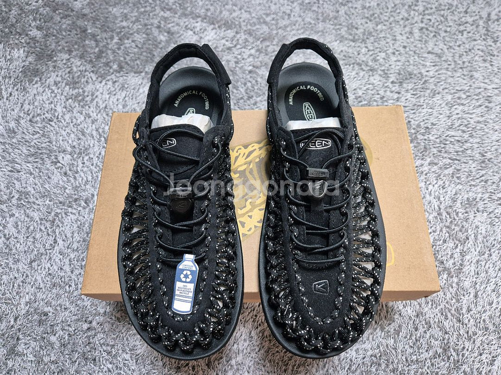 [새상품]KEEN 킨 유니크 샌들 270--0