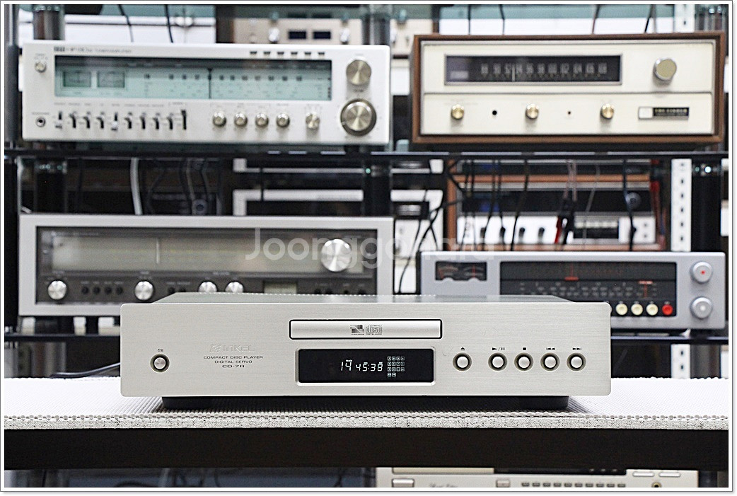 인켈(INKEL) 고급 CD플레이어 모델 CD-7R--2