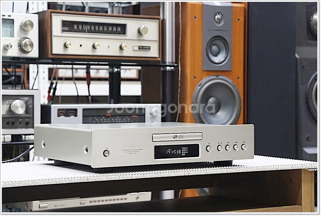인켈(INKEL) 고급 CD플레이어 모델 CD-7R--0