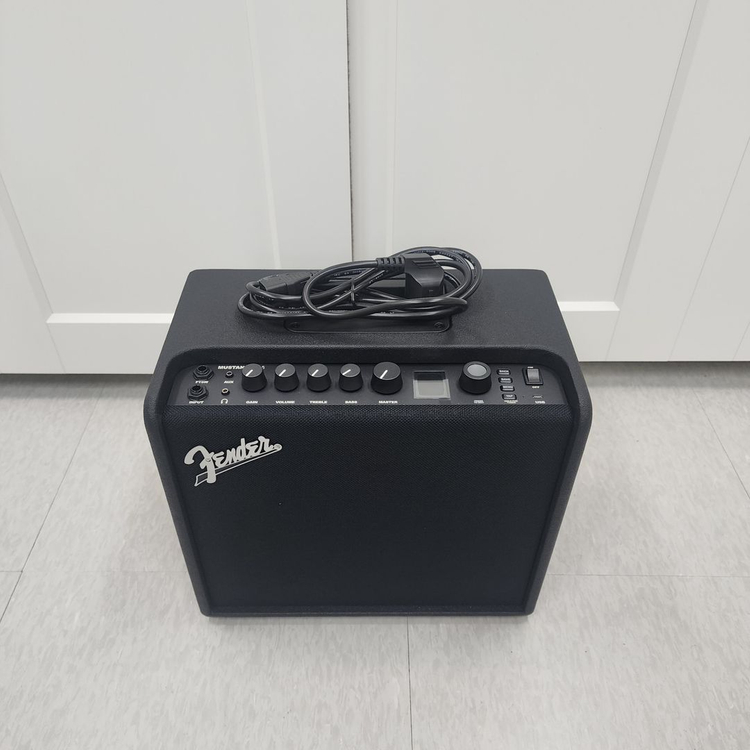 펜더 멀티이펙터 앰프 25와트 MUSTANG LT25--5