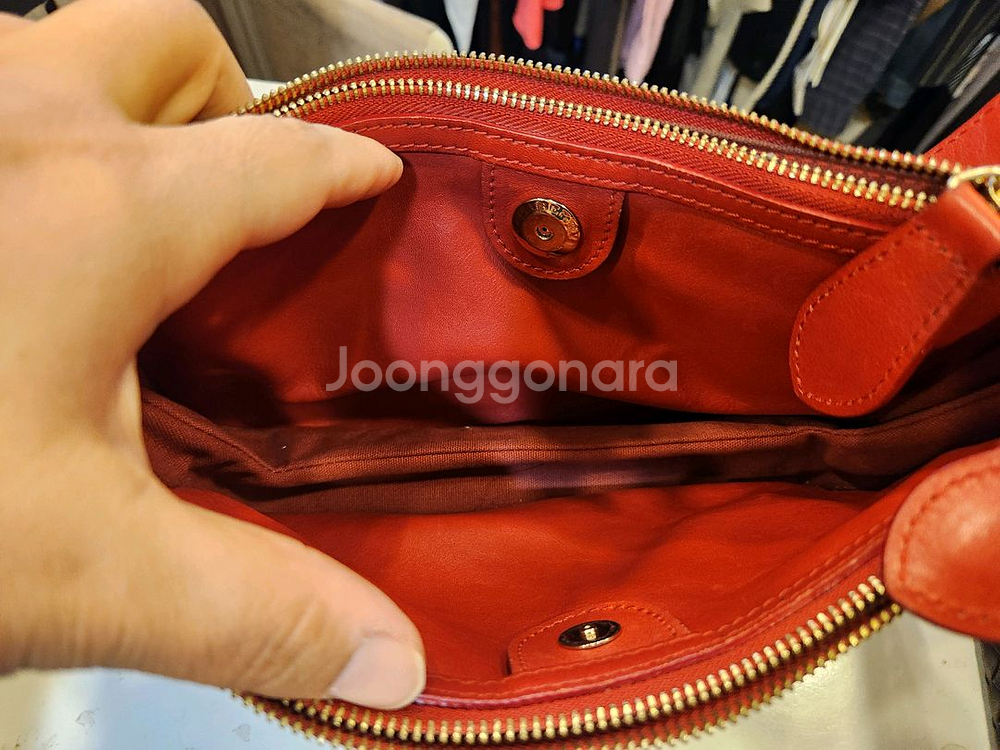 정품 버버리 레드 가죽 핸드백--7