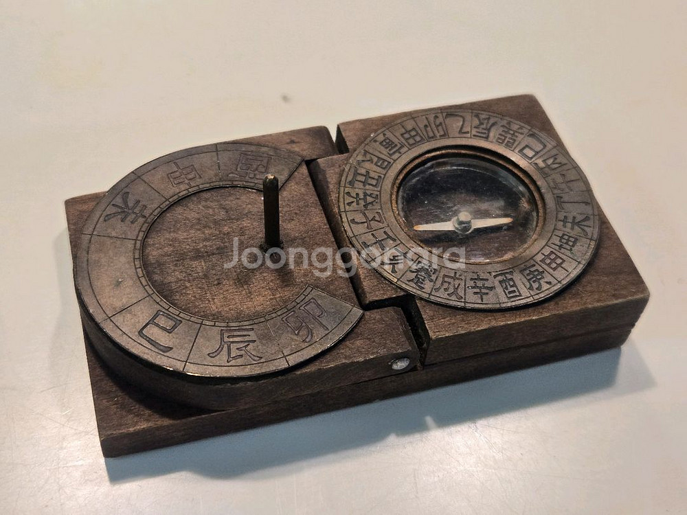 골동품 나침반 해시계--2