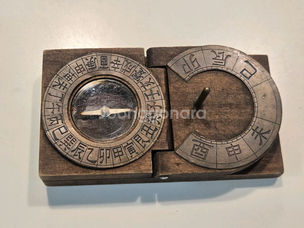 골동품 나침반 해시계--0