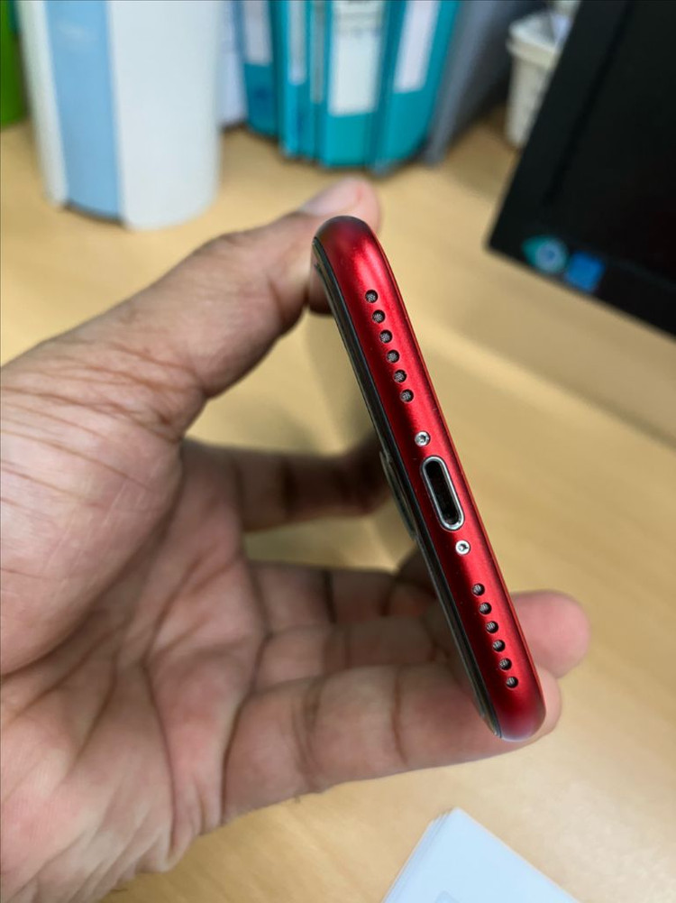 아이폰 SE 2세대 (PRODUCT)RED 색상 128--4