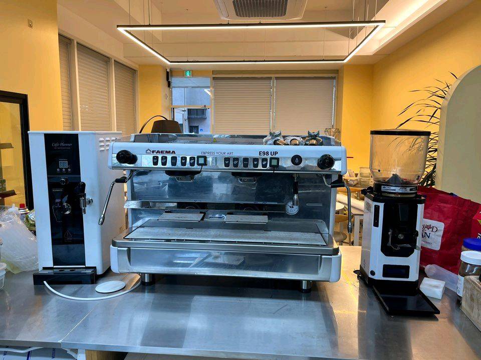 페마e98up. 대전중고커피머신 그라인더 온수기 이미지