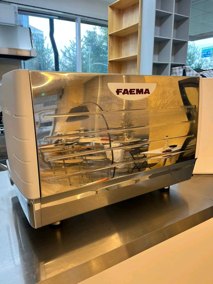 페마e98up. 대전중고커피머신 그라인더 온수기 이미지