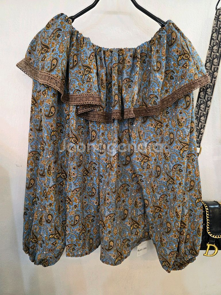 오프숄더 밴딩 나염 블라우스--0