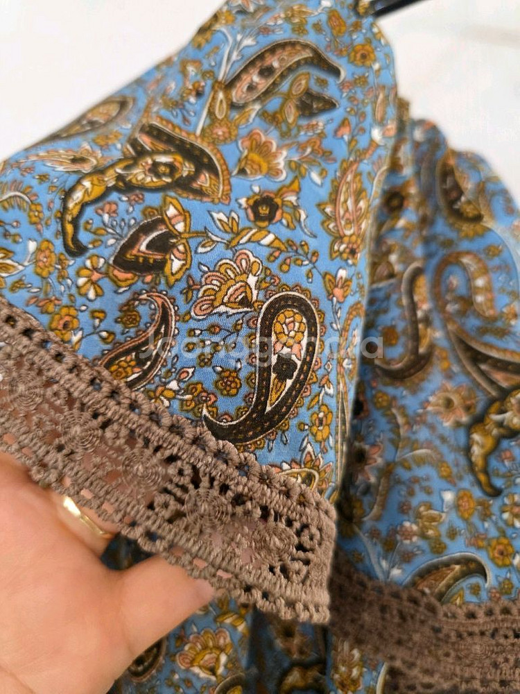 오프숄더 밴딩 나염 블라우스--6