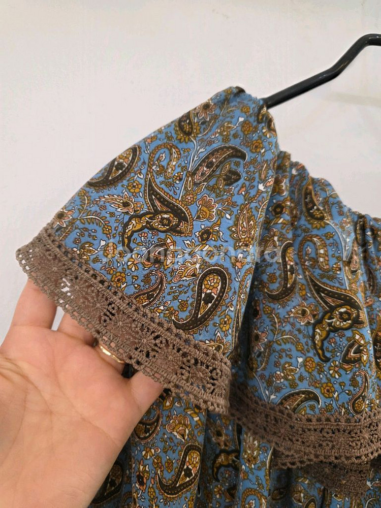 오프숄더 밴딩 나염 블라우스--5