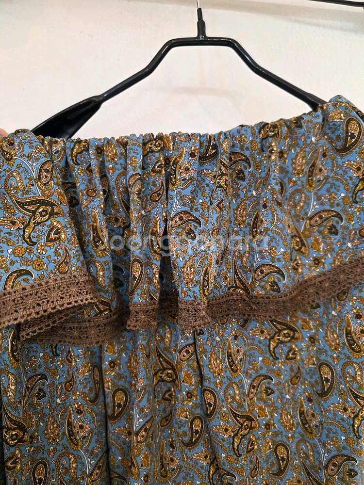 오프숄더 밴딩 나염 블라우스--7